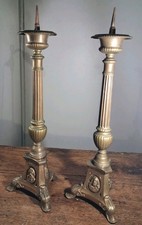 PAIRE DE PIQUE-CIERGES