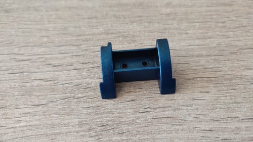 Fixation capot pièce