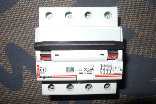 Disjoncteur differentiel 4pole - disjoncteur,