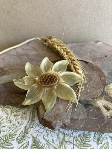Ancienne broche fleur corne - ancienne,