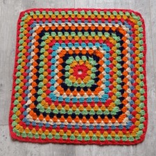Carré de grand mére  au crochet en laine galette coussin vintage