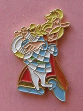 pin's ASSURANCETOURIX ,1990, signé ED ALBERT RENE - dim:22x30 ,asterix,bd,uderzo