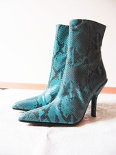 Très belle bottine en cuir python bleu «Freelance» T : 35