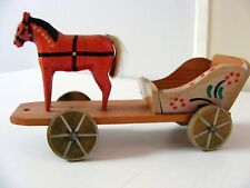joli petit Chariot avec 1 cheval en très bon état tout en bois 4 roues .