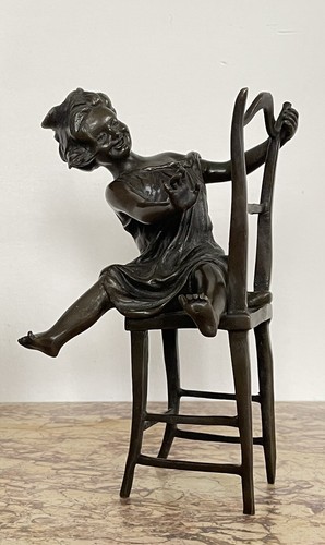 Enfant sur une - sur,