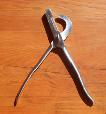 Une Pince à Castrer ou Coupe Queue  !