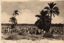 CPA AK FEMMES MAROCAINES VISITANT UN MARABOUT DU CIMETIERE ALGERIA (1435348)