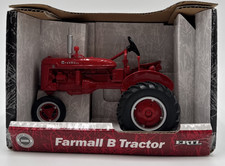 ERTL 14113 FARMALL B Tracteur 1/16  jouet ancien USA vers 1980