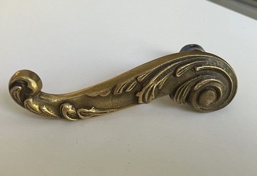 Poignee porte bequille - de,