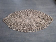 Ancien napperon brodé 67 cm x