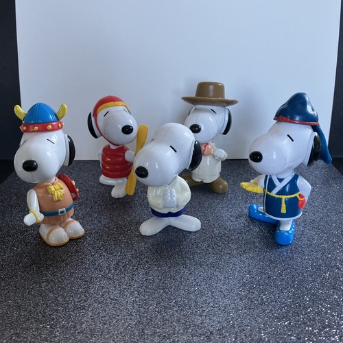 Snoopy world tour mcdonalds - snoopy,