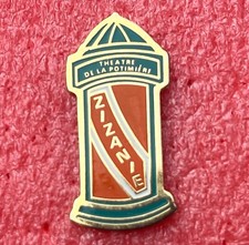 T23 Pins PIECE de THEATRE ZIZANIE Colonne MORRIS La Potinière Vintage lapel pin