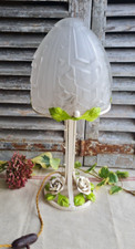 ANCIENNE LAMPE DE TABLE EN FER FORGE DECOR DE FLEURS ET GLOBE EN VERRE ART DECO