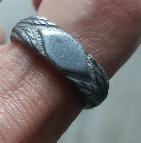 Ancienne bague tranchée - bague, poilu