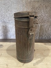 Boîte Vide Masque à Gaz Soldat Allemand WW2  Trouvé Comme Telle
