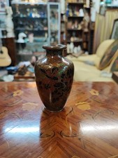 Joli petit vase en metal