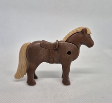 PONEY MARRON CRINIERE AVEC