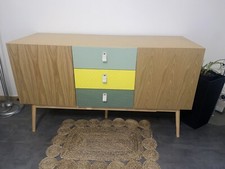 Une Table A Manger Et Son