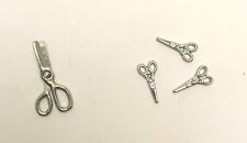 paire de ciseaux , ou lot de trois paires pour maison de poupée, vitrine M5