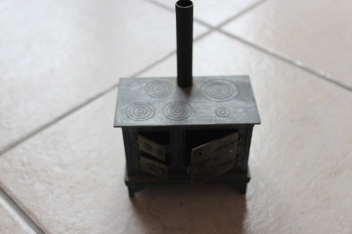 Ancienne cuisiniere jouet - ancienne,