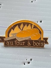 (a6) PIN'S AU FOUR A BOIS