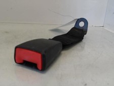 Attache ceinture arriere droit