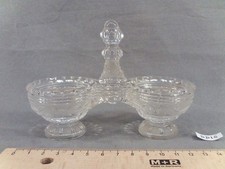 ancien sel poivre saleron en verre satiné et clair décors en relief (DD16)