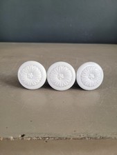 Trio de boutons de meubles en