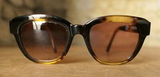 PAIRE DE LUNETTES DE SOLEIL