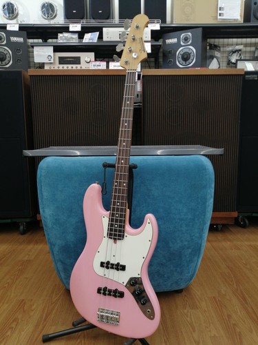 Guitare basse électrique