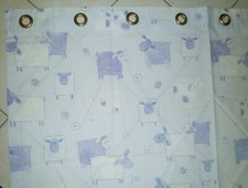 Rideau bleu et blanc motifs moutons HAYTENS largeur 130 cm