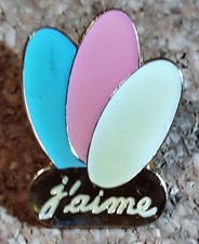 A17 / Pin's Pins Pin  épinglette j'aime logo  bleu rose blanc transgenre