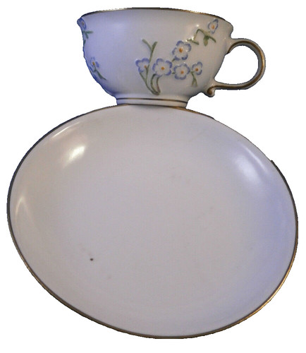 Tasse sous en - tasse,