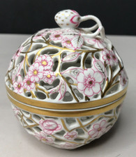 Boite ajourée fleurs