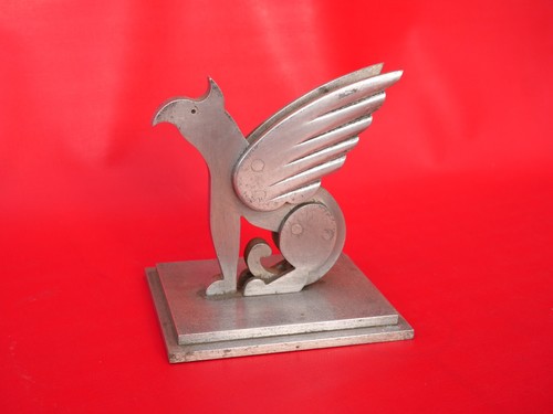 Ancienne mascotte automobile