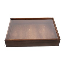 Vitrine à : boîte à