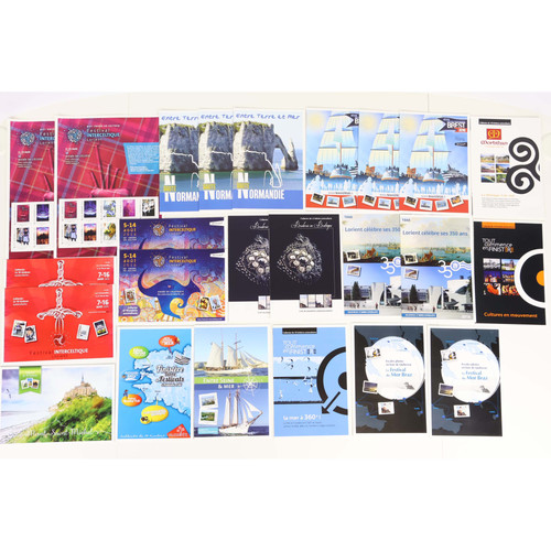Lot 240 timbres autoadhésifs - timbres,