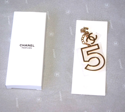 Chanel charm porte clé n - porte,