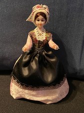 Poupée folklorique régionale