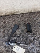 Attache ceinture avant gauche