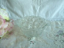 Ancien pique fleurs rond verre moulé avec support bol bouquetière18cm 16trous