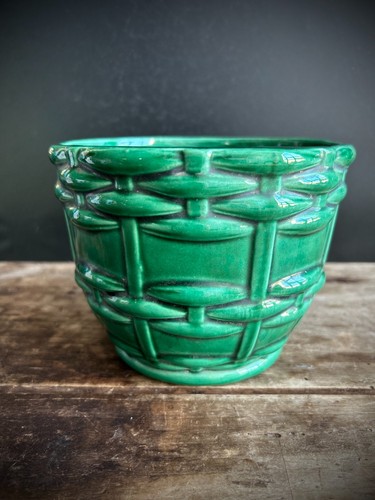 Cache pot saint - pot,