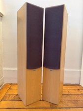 Une paire d'enceintes TANNOY