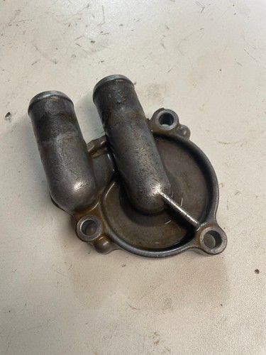 Carter pompe eau 85 2001 - pompe,