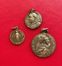 Beau lot de 3 médailles, en métal argenté, religieuses avec bélière. Etat TB/TTB