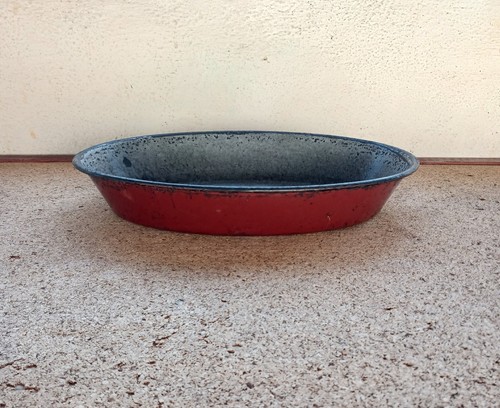 Ancien plat four - plat,