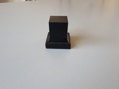 Socle noir brillant pour - ,