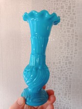 PETIT VASE 17cm verre OPALINE bleu turquoise relief probablement PORTIEUX