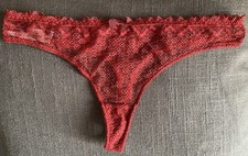 String Dentelle Rouge