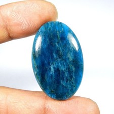 Cabochon apatite bleu fluo